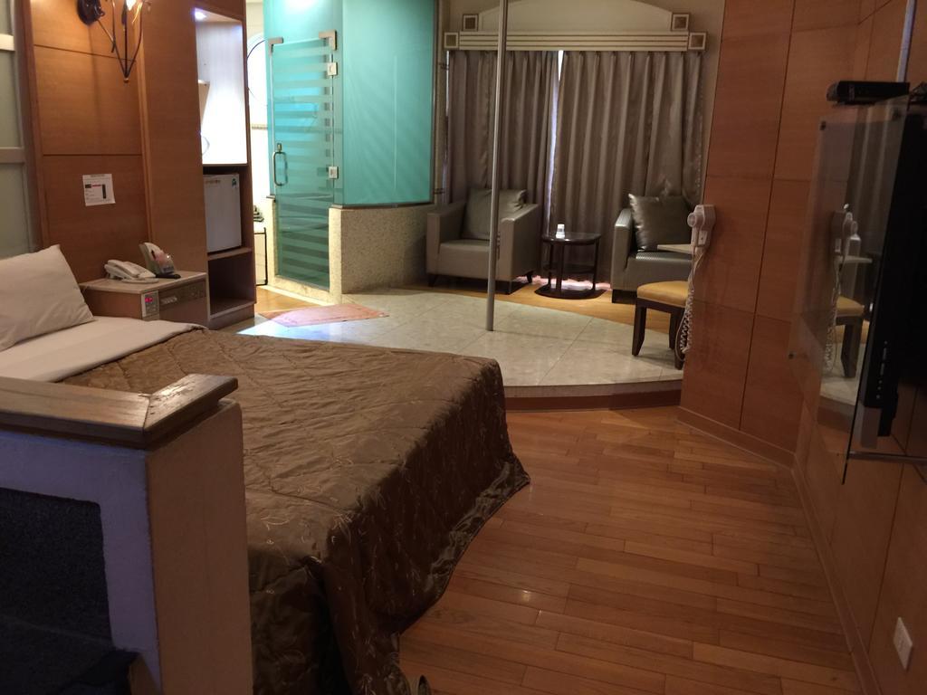Changsing Business Motel Tainan Esterno foto
