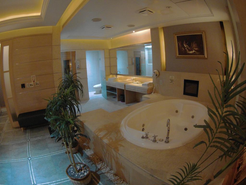 Changsing Business Motel Tainan Esterno foto