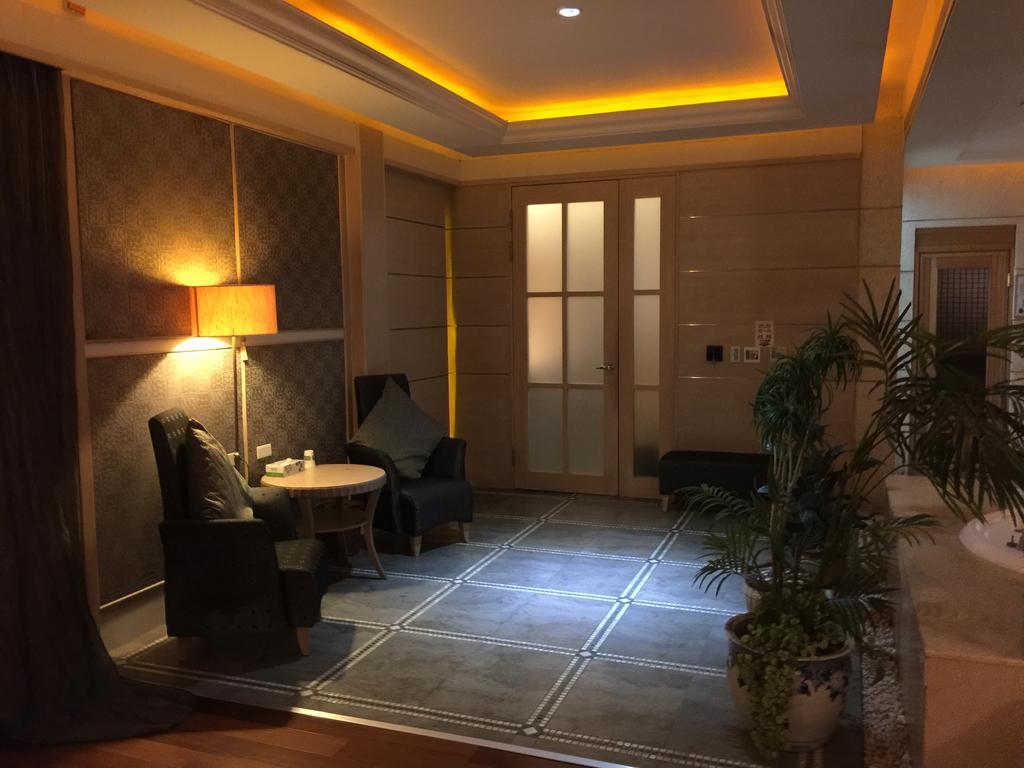 Changsing Business Motel Tainan Esterno foto