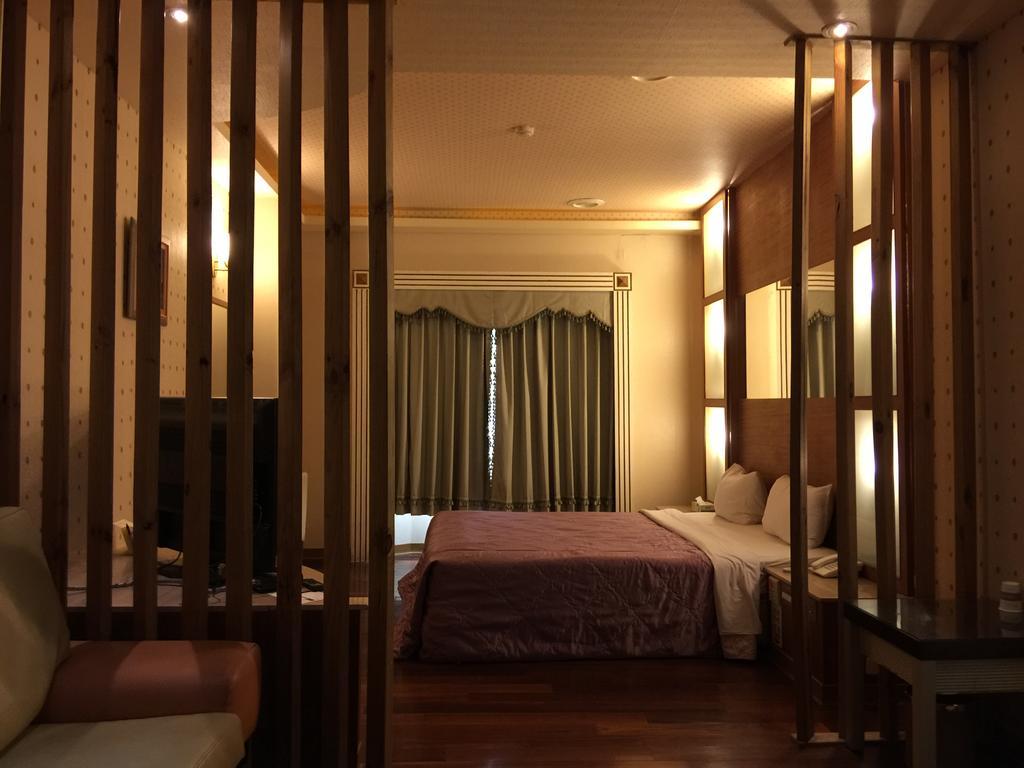 Changsing Business Motel Tainan Esterno foto